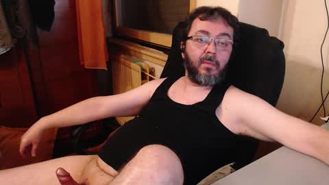 Snapshot of max818k chatting on 10/16/25, 05:58 Max online show from 10/16/25, 05:58