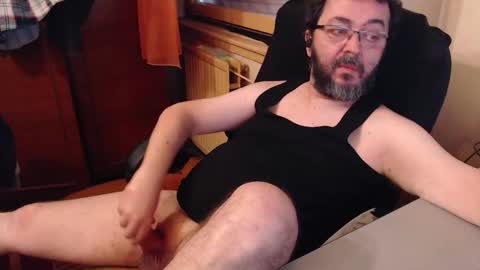 Snapshot of max818k chatting on 10/19/25, 01:56 Max online show from 10/19/25, 01:56