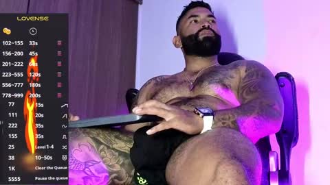 max__prada online show from 11/23/25, 02:44