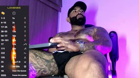 max__prada online show from 11/25/25, 02:44