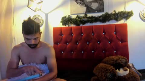 Max  Ashley online show from 12/13/24, 04:49