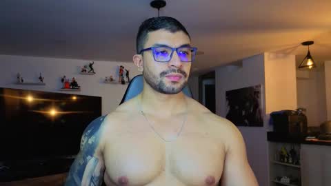 Snapshot of max_cooper17 chatting on 11/05/25, 05:18 Max online show from 11/05/25, 05:18