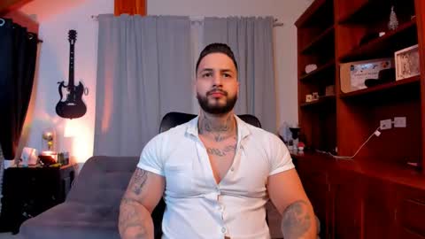 Snapshot of max_dic1 chatting on 01/19/25, 12:06 max D. online show from 01/19/25, 12:06