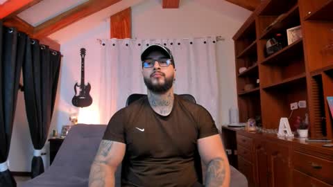 Snapshot of max_dic1 chatting on 09/22/25, 12:18 max D. online show from 09/22/25, 12:18