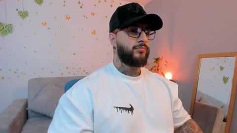 Snapshot of max_dic1 chatting on 11/01/25, 01:40 max D. online show from 11/01/25, 01:40