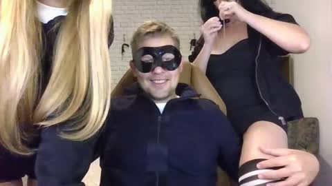 Max  Aliya online show from 10/22/25, 08:25