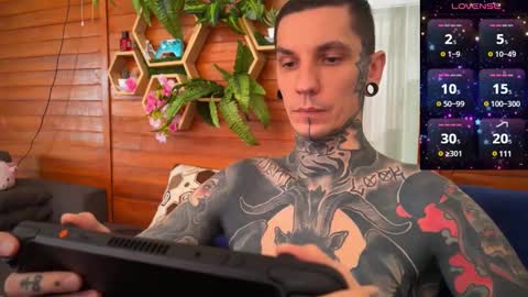 Snapshot of max_reaves chatting on 12/31/24, 06:16 online show from 12/31/24, 06:16