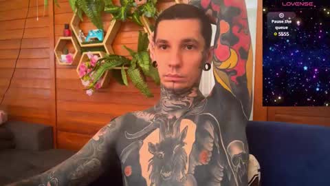 Snapshot of max_reaves chatting on 01/09/25, 02:11 online show from 01/09/25, 02:11