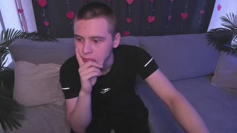 Snapshot of max_sm1th chatting on 03/03/25, 02:26 Max online show from 03/03/25, 02:26