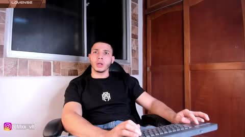 Snapshot of max_valiant1 chatting on 01/18/26, 01:42 max_valiant1 online show from 01/18/26, 01:42