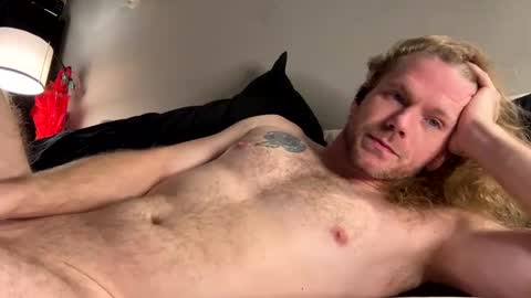 Snapshot of maxaux chatting on 01/24/25, 11:26 Max online show from 01/24/25, 11:26