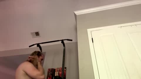 Snapshot of maxaux chatting on 09/16/25, 05:47 Max online show from 09/16/25, 05:47