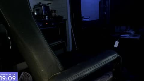 Snapshot of maxel_f chatting on 11/25/25, 06:08 Maxel F online show from 11/25/25, 06:08