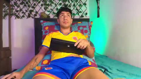 maxi_and_evan online show from 06/25/26, 11:26