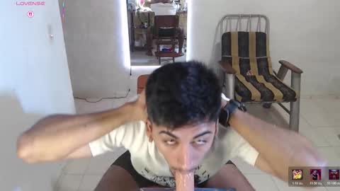 Snapshot of maxi_dick33 chatting on 12/15/25, 12:04 maxi dick online show from 12/15/25, 12:04