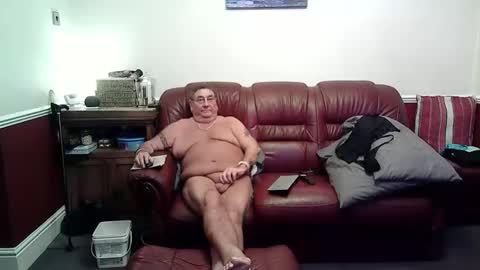 Snapshot of maxi_johnes chatting on 11/04/25, 10:31 MAX online show from 11/04/25, 10:31