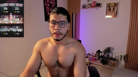 Snapshot of maxifit_ chatting on 10/06/25, 10:45 Mikael online show from 10/06/25, 10:45