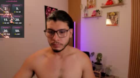 Snapshot of maxifit_ chatting on 10/07/25, 10:01 Mikael online show from 10/07/25, 10:01