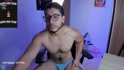 Snapshot of maxifit_ chatting on 10/25/25, 10:01 Mikael online show from 10/25/25, 10:01