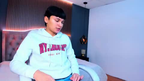 Snapshot of maxii18_ chatting on 10/13/25, 01:00 -- -- online show from 10/13/25, 01:00