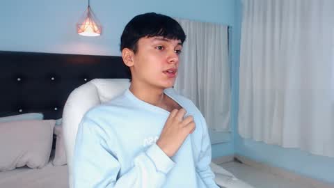 Snapshot of maxii18_ chatting on 10/15/25, 12:27 -- -- online show from 10/15/25, 12:27