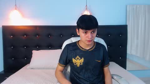 Snapshot of maxii18_ chatting on 10/16/25, 01:34 -- -- online show from 10/16/25, 01:34