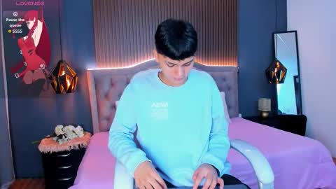 Snapshot of maxii18_ chatting on 10/29/25, 06:53 -- -- online show from 10/29/25, 06:53