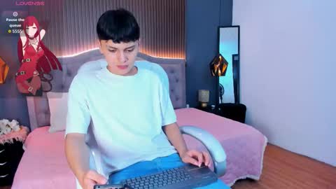 Snapshot of maxii18_ chatting on 10/31/25, 07:04 -- -- online show from 10/31/25, 07:04