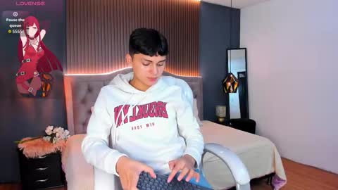 Snapshot of maxii18_ chatting on 11/03/25, 06:53 -- -- online show from 11/03/25, 06:53