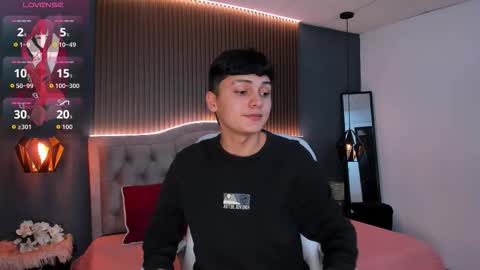 Snapshot of maxii18_ chatting on 11/04/25, 07:02 -- -- online show from 11/04/25, 07:02