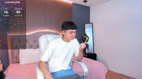 Snapshot of maxii18_ chatting on 11/07/25, 07:36 -- -- online show from 11/07/25, 07:36