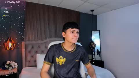 Snapshot of maxii18_ chatting on 11/10/25, 07:13 -- -- online show from 11/10/25, 07:13