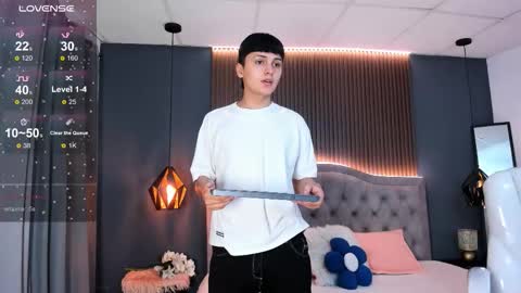 Snapshot of maxii18_ chatting on 11/14/25, 07:23 -- -- online show from 11/14/25, 07:23