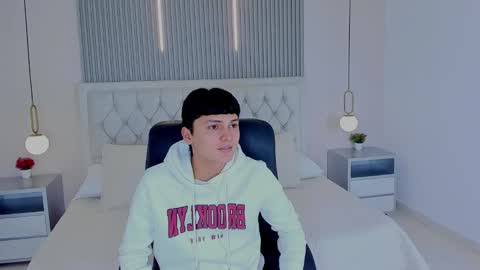 Snapshot of maxii18_ chatting on 12/02/25, 07:09 -- -- online show from 12/02/25, 07:09