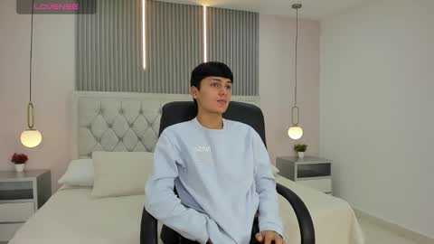 Snapshot of maxii18_ chatting on 12/03/25, 07:01 -- -- online show from 12/03/25, 07:01