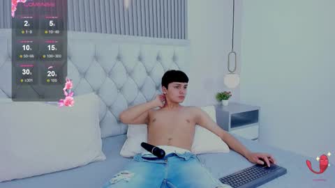 Snapshot of maxii18_ chatting on 12/04/25, 07:11 -- -- online show from 12/04/25, 07:11