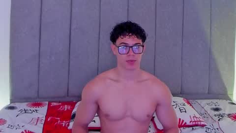 Snapshot of maxiimus__ chatting on 10/21/25, 06:36 Maximus online show from 10/21/25, 06:36