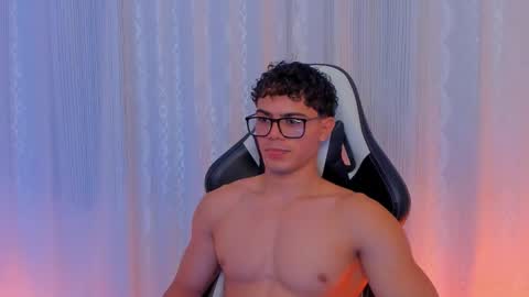 Snapshot of maxiimus__ chatting on 10/21/25, 11:38 Maximus online show from 10/21/25, 11:38