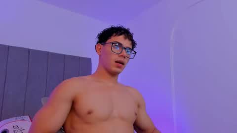 Snapshot of maxiimus__ chatting on 10/26/25, 04:51 Maximus online show from 10/26/25, 04:51