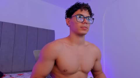 Snapshot of maxiimus__ chatting on 10/26/25, 04:57 Maximus online show from 10/26/25, 04:57