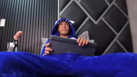 maxi online show from 09/21/25, 03:57