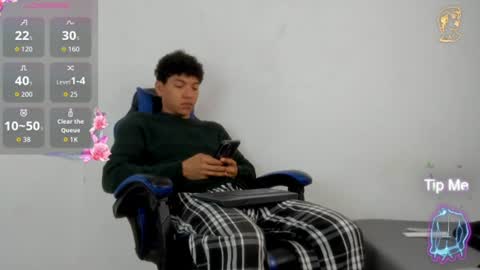 Snapshot of maximiliano_kh4lil chatting on 06/13/26, 12:36 Maximiliano online show from 06/13/26, 12:36