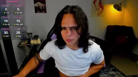 maximiliano_scoott_ online show from 12/04/25, 05:17