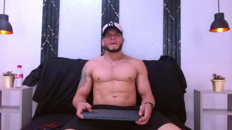 Snapshot of maximiliano_stronge chatting on 06/09/26, 07:36 Maximiliano online show from 06/09/26, 07:36