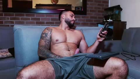 Max online show from 10/01/25, 09:21