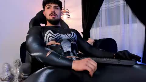 Snapshot of maximo_rodriguez chatting on 10/04/25, 05:27 Maximo online show from 10/04/25, 05:27