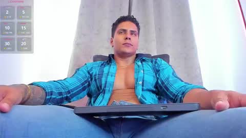 Snapshot of maximoscott_ chatting on 02/01/25, 04:22 Maximoscott online show from 02/01/25, 04:22