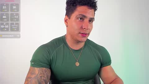 Snapshot of maximoscott_ chatting on 02/07/25, 01:01 Maximoscott online show from 02/07/25, 01:01