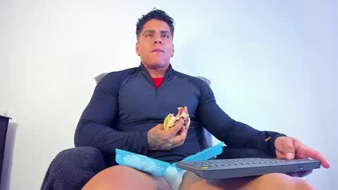 Snapshot of maximoscott_ chatting on 02/12/25, 11:51 Maximoscott online show from 02/12/25, 11:51