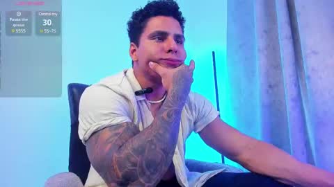 Snapshot of maximoscott_ chatting on 03/07/25, 06:43 Maximoscott online show from 03/07/25, 06:43